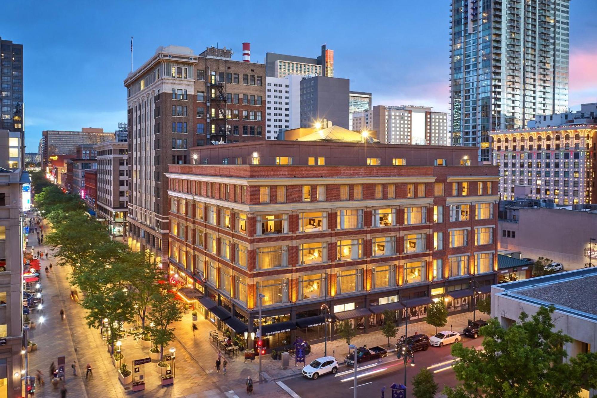 Courtyard By Marriott Denver Downtown Hotel Exterior photo